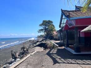 Abandoned houses due to the potential high waves