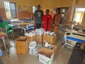 Igboezenu PHC, Anambra state receiving drugs.