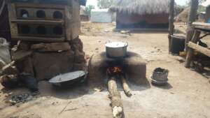 Simple mud stoves reduce emissions and fuel use