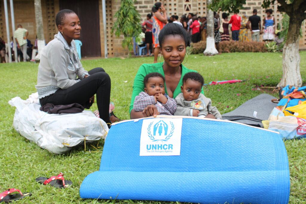 Lifeline in MAHOLE:Clean Water for 8000 Lives.