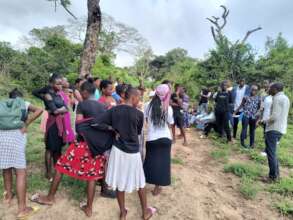 Students lectured by a guide