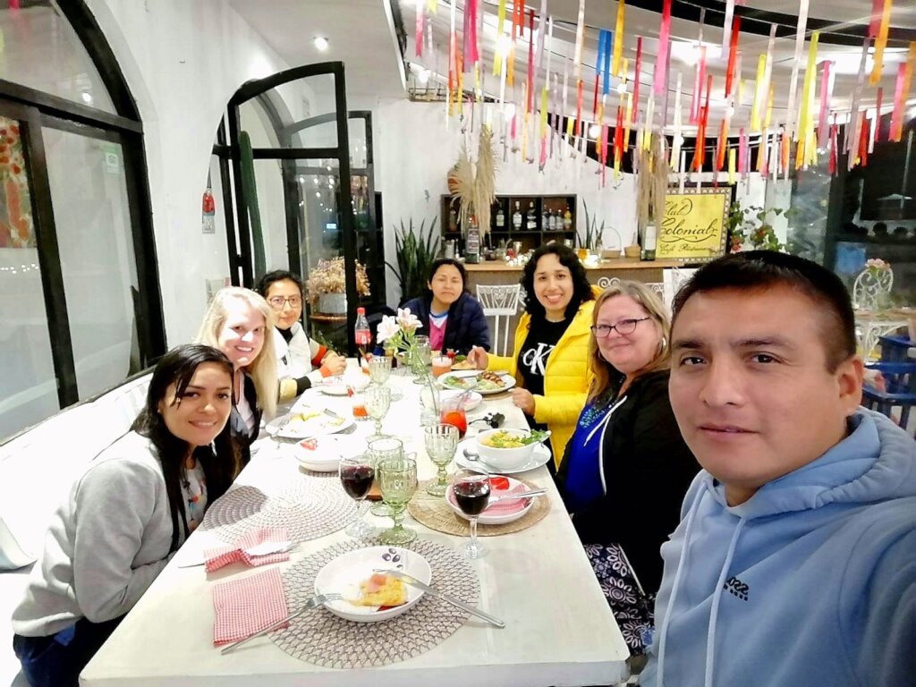 Kim & Marnie having dinner with Amigo Fiel