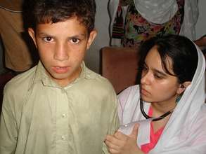 Dr. Zahra Shah, a CDRS volunteer, treats a patient