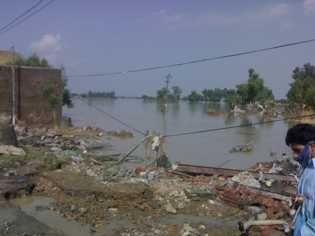 Give Health Services to Pakistan Flood Victims
