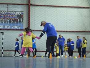 Guiding his child through the course (Romania)