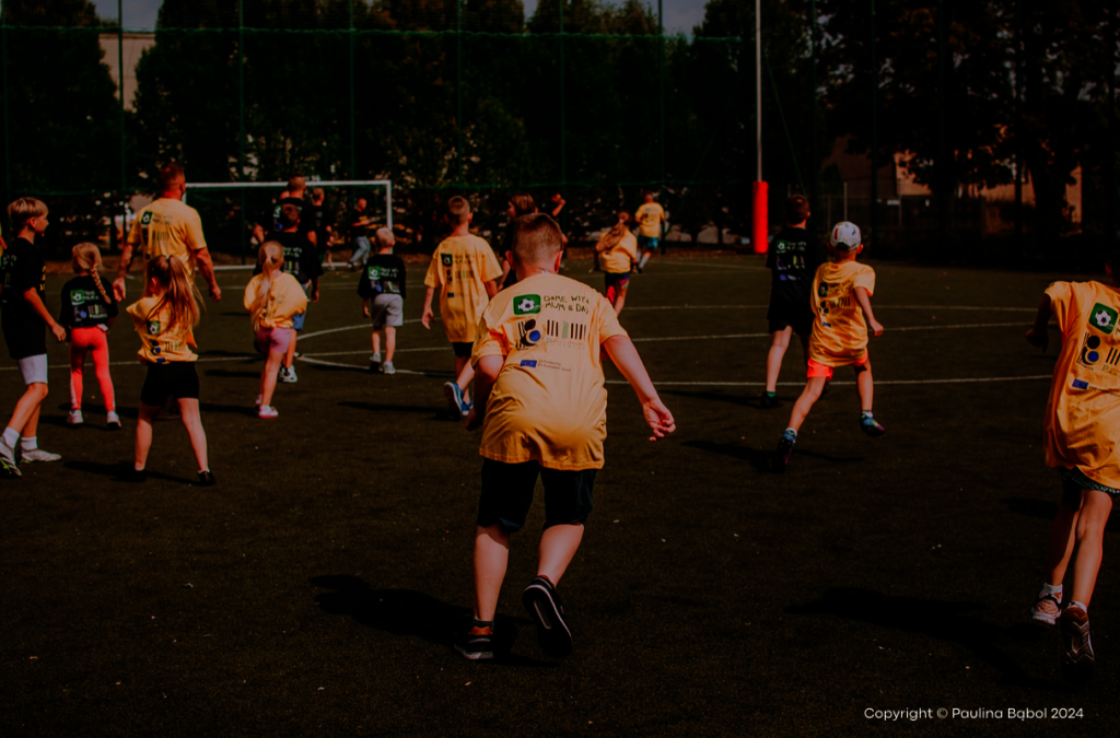 Children with Parent in Prison-Game with Mum & Dad