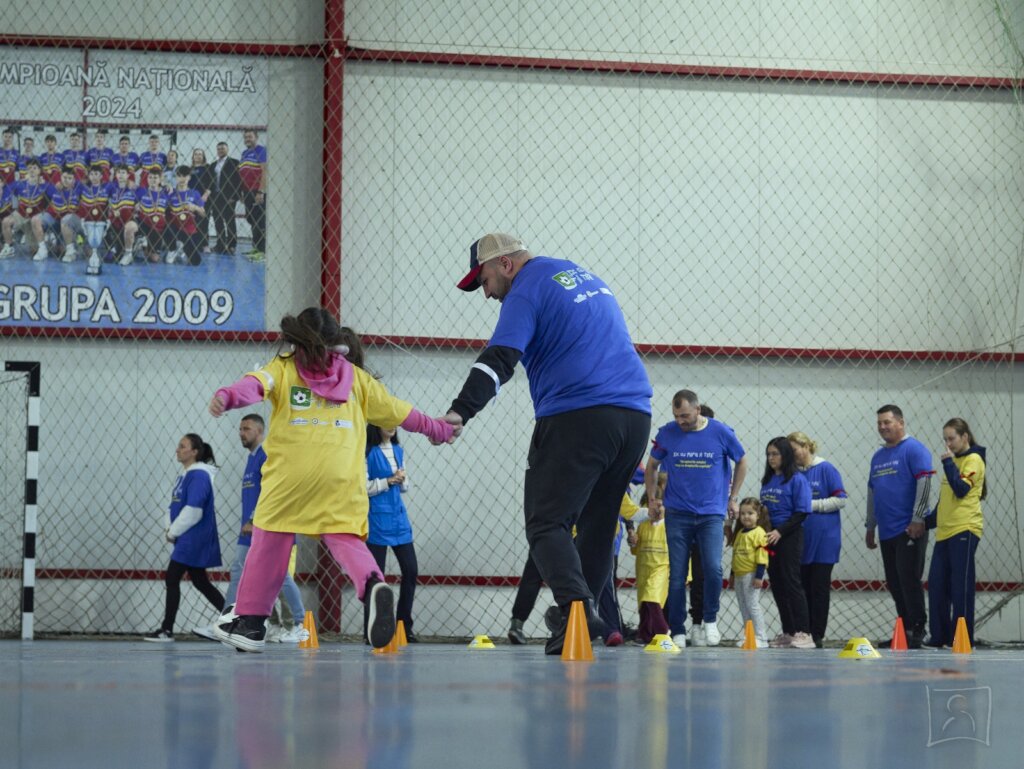 Children with Parent in Prison-Game with Mum & Dad