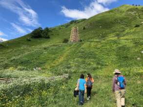 volunteers head up to Tskarauli tower