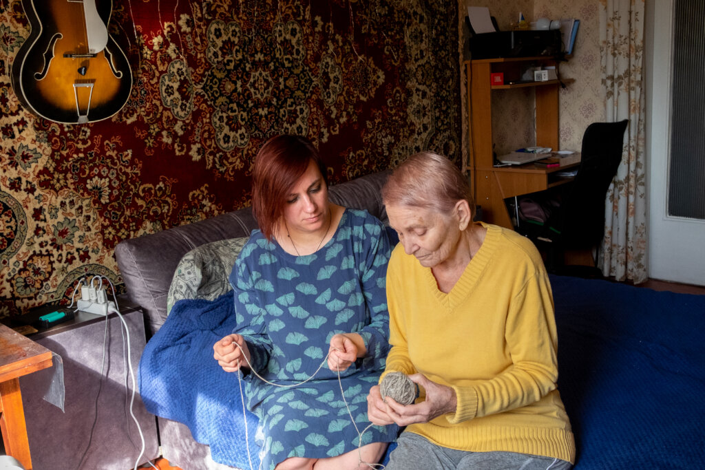 Help people with dementia in Ukraine