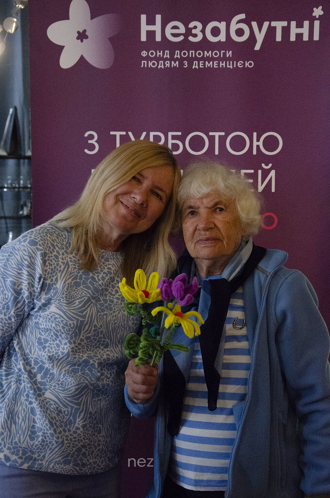 Help people with dementia in Ukraine