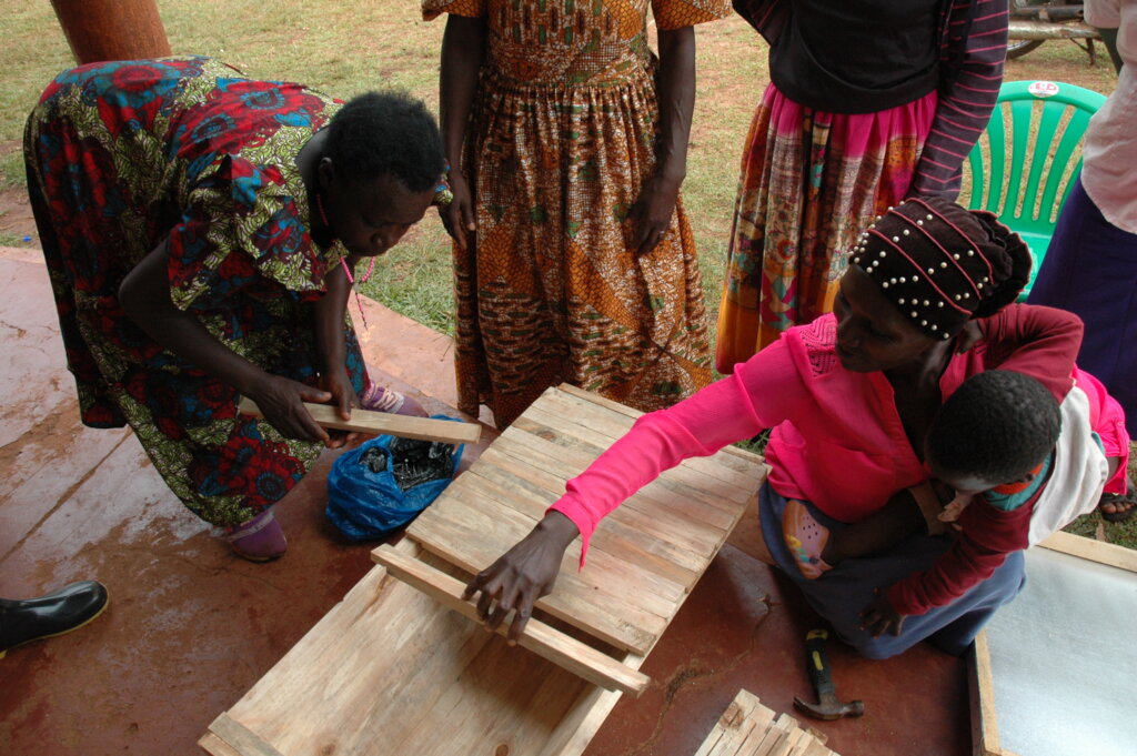 Help 65 poor women to start Beekeeping in Uganda