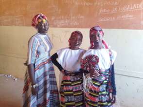 Students show Songhai and Djerma traditional dress