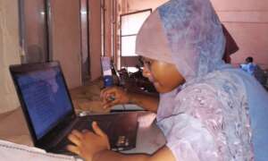 Student explores world maps on the Web
