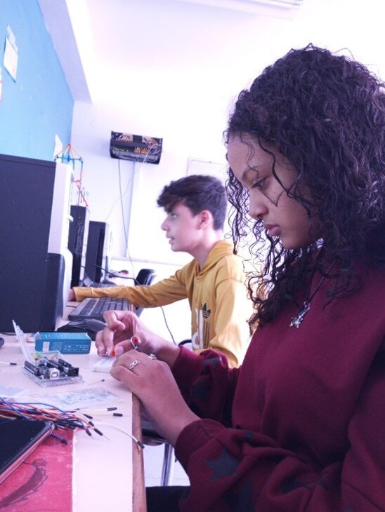 Connecting 200 girls from Petare in Technology