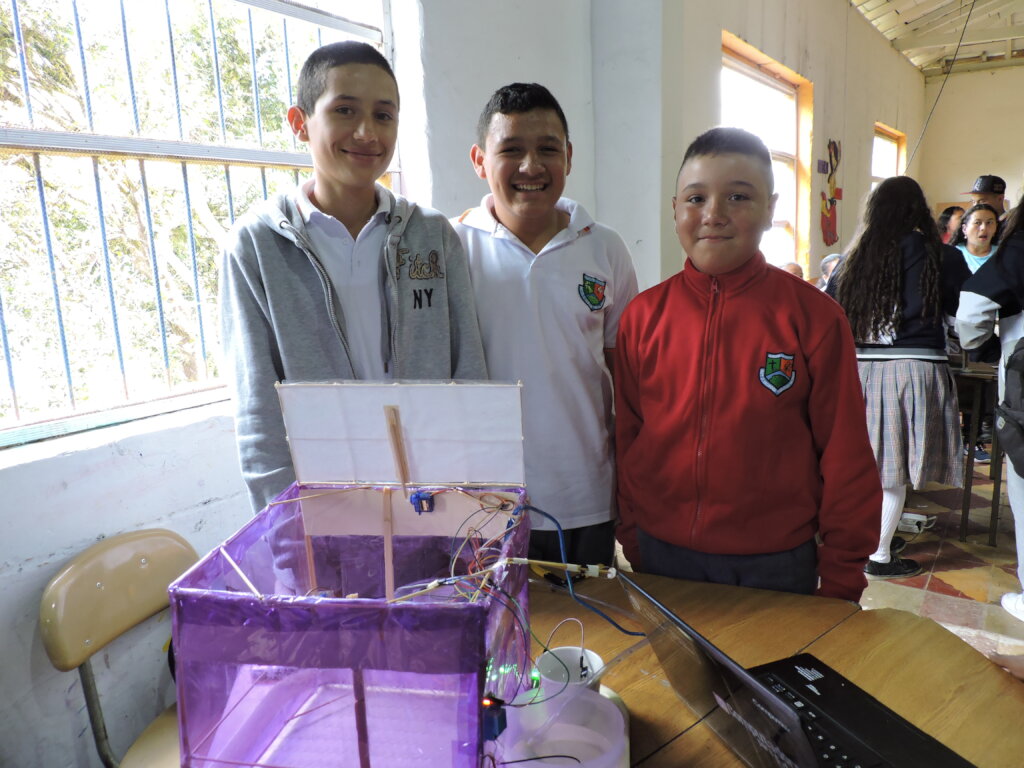 Build Bright Colombian Futures through STEM