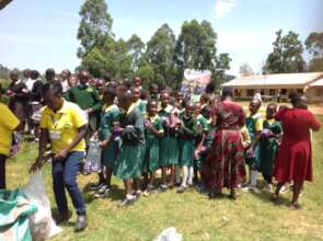 Joyce giving out pads