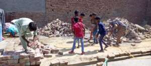 School constuction studentst working