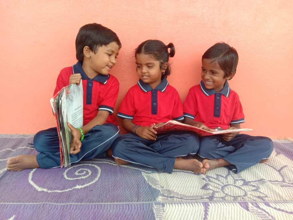 24 Libraries for 2000 Migrant Children in India