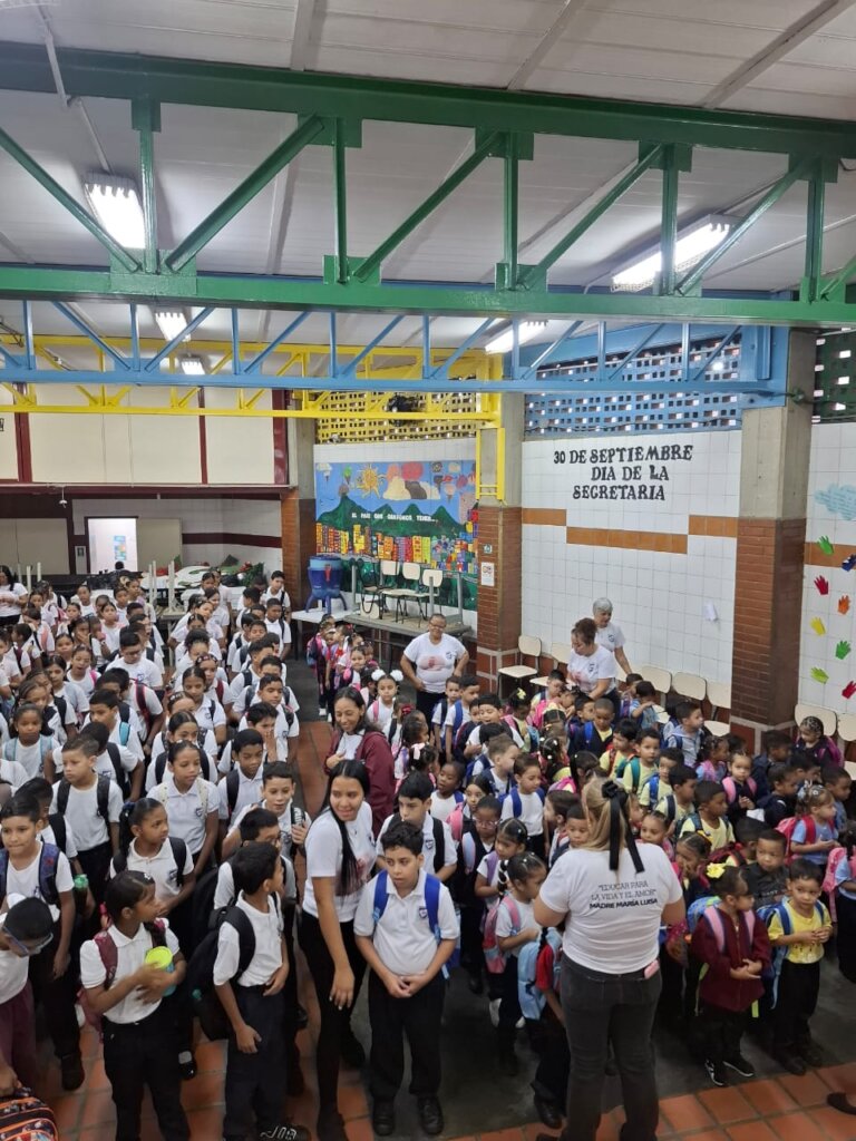 Ready for a New School Day / Listos un nuevo dia