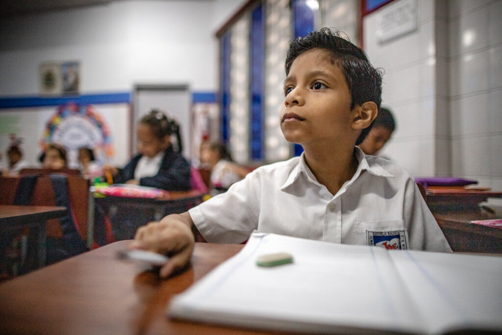 VENEZUELA MOVES FORWARD 400 KIDS EDUCATE-FEED-HEAL