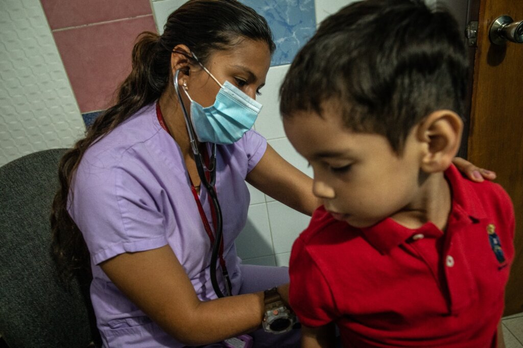 VENEZUELA MOVES FORWARD 400 KIDS EDUCATE-FEED-HEAL