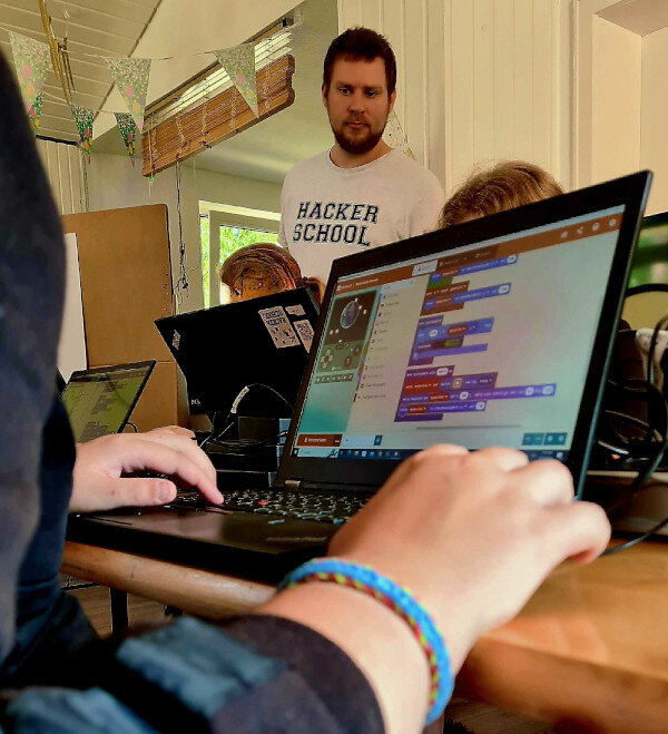 Hacker School course in youth welfare facility