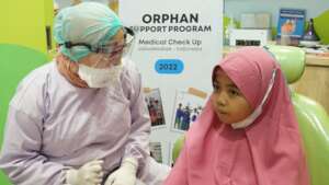 Doctor explains medical treatment to child
