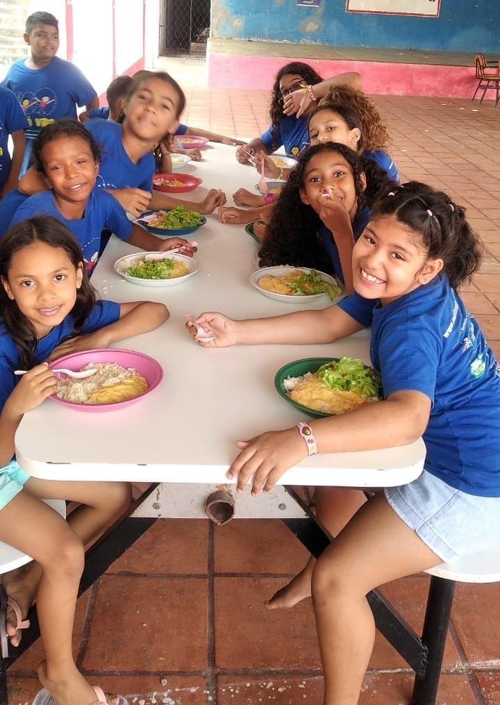 kids enjoy nutritious meals with Yes to Life