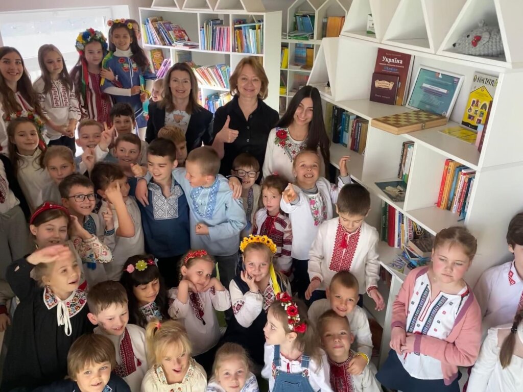 Providing scholarships for 10 Ukrainian children