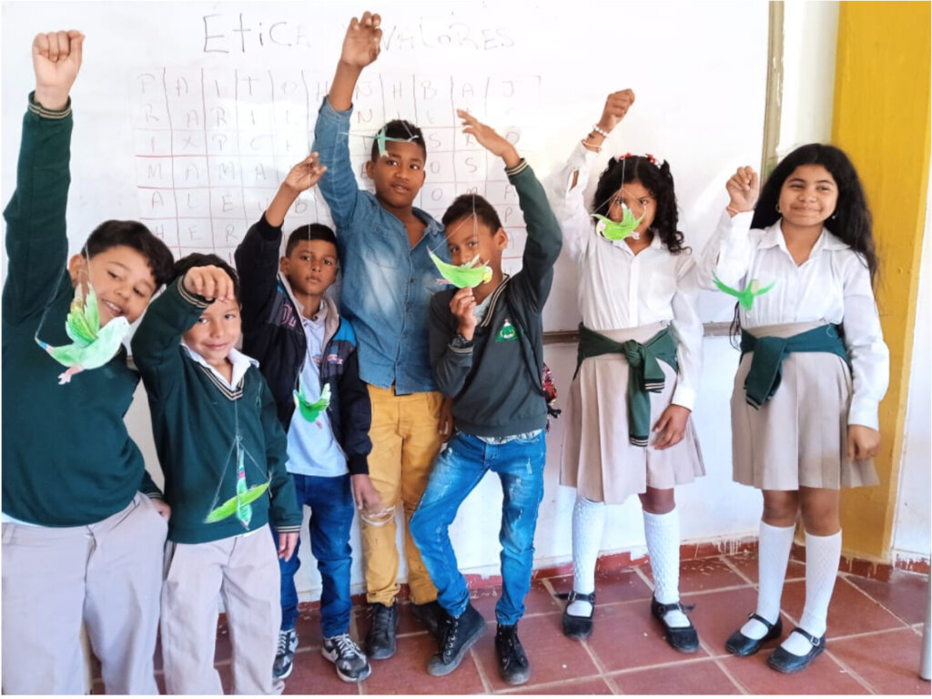 Empower 40 Colombian Girls to go to school