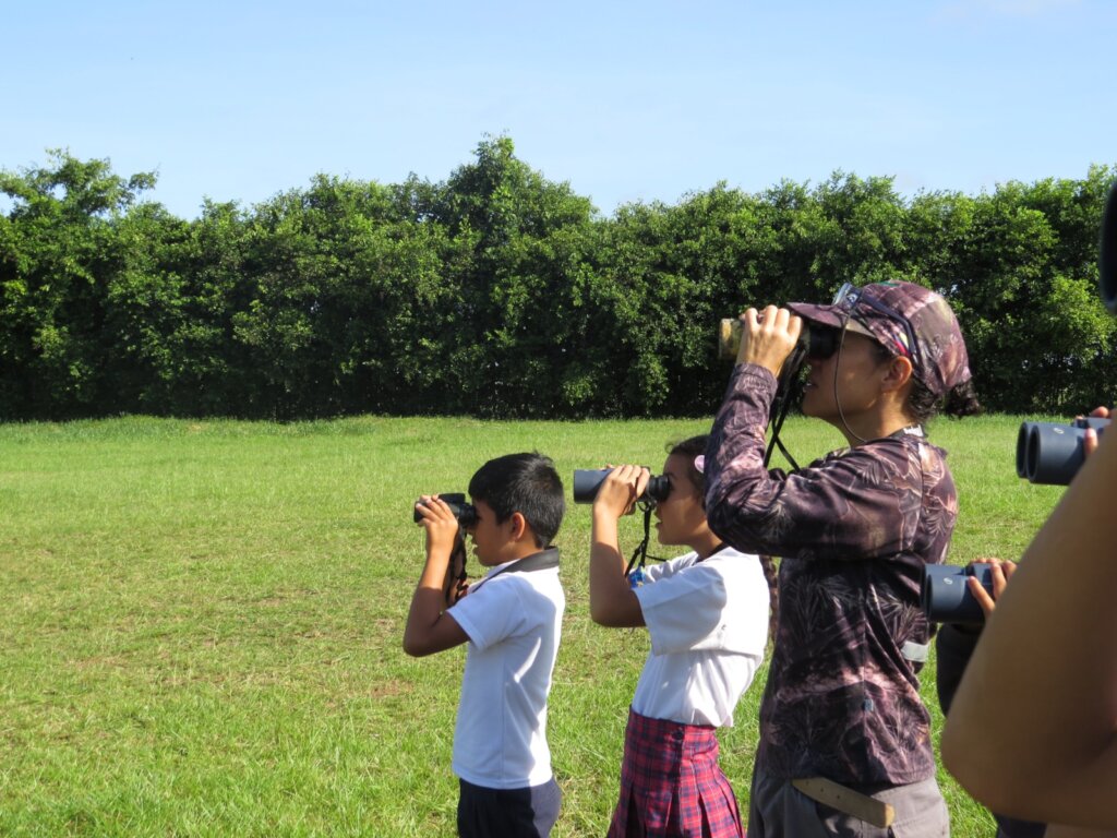 Empower 40 Colombian Girls to go to school