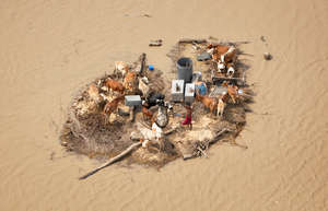 300 villages submerged in flood 2014 Pakistan