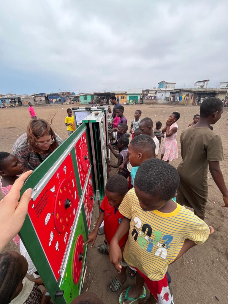 Learning through games at the Mobile School.