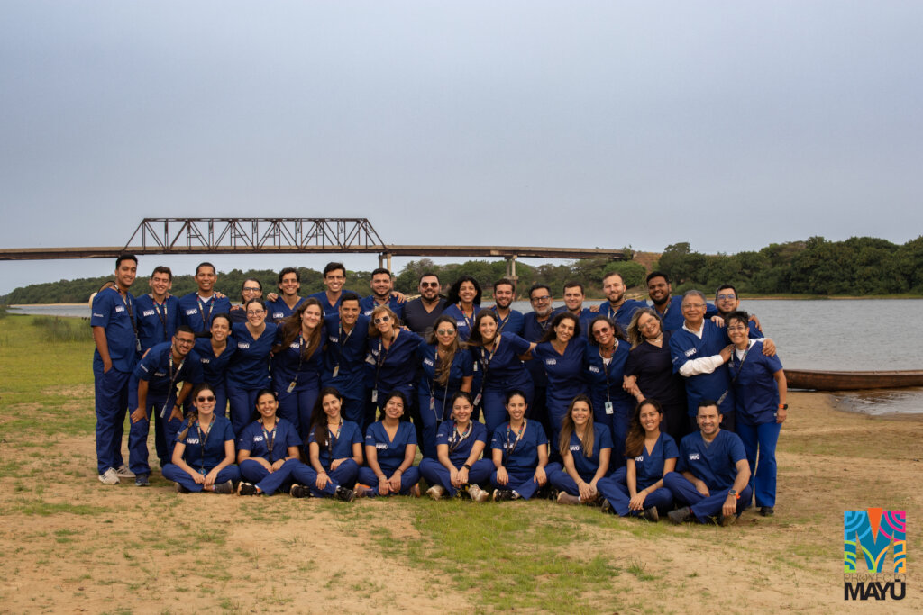 Doctors and students of Mayu in La Macanilla