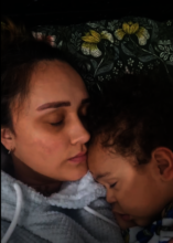 Single parent with child during war