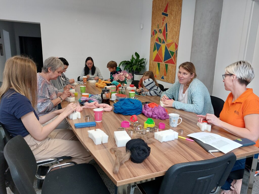 Wool craft groups used to support refugees