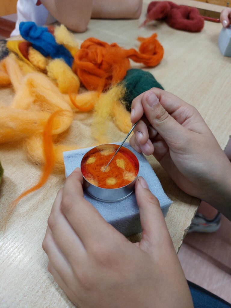 Wool craft groups used to support refugees