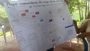 Mujeres Tejiendo Esperanzas workshop