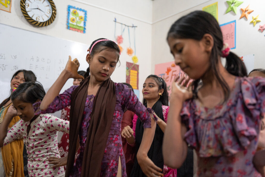 Give Her Wings: Support Girls' Leadership