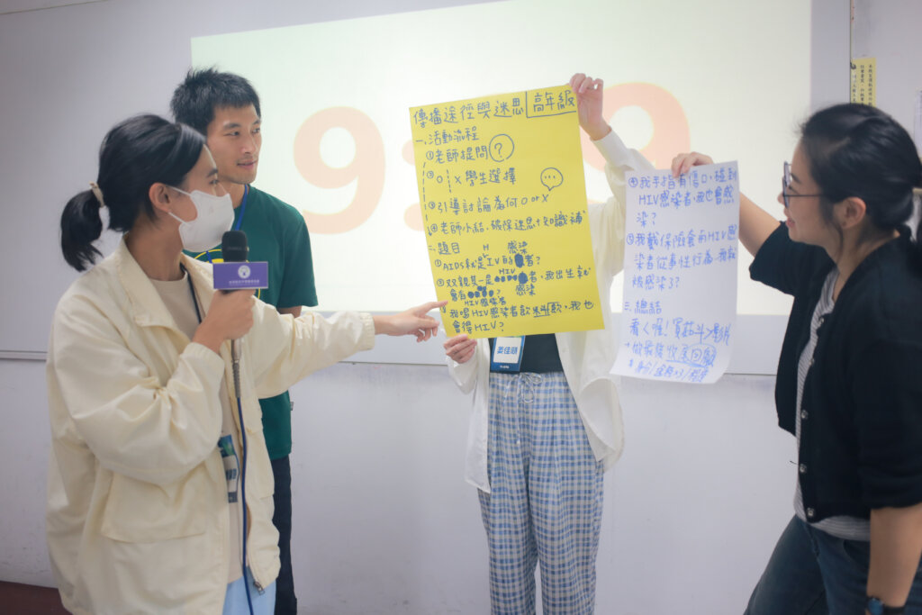 Participants presenting lesson ideas