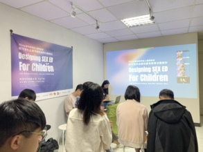 Participants engage in discussions about CSE