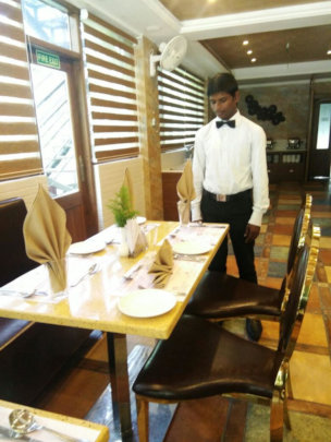 Food and beverages service