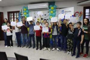Graduacion de ninos y ninas de tecnologia nivel 1