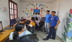 Youth leaders Elvin and Maudiel running a session