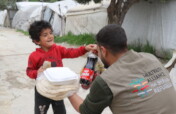 Emergency food for displaced Syrians