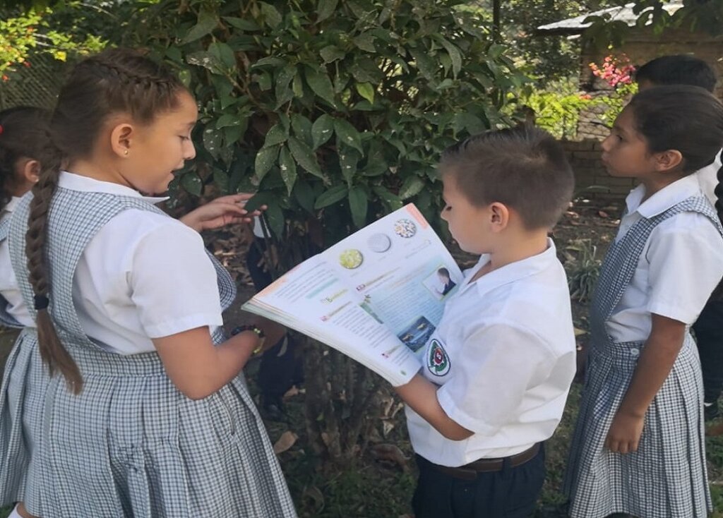 Self-learning guides for Colombian rural schools