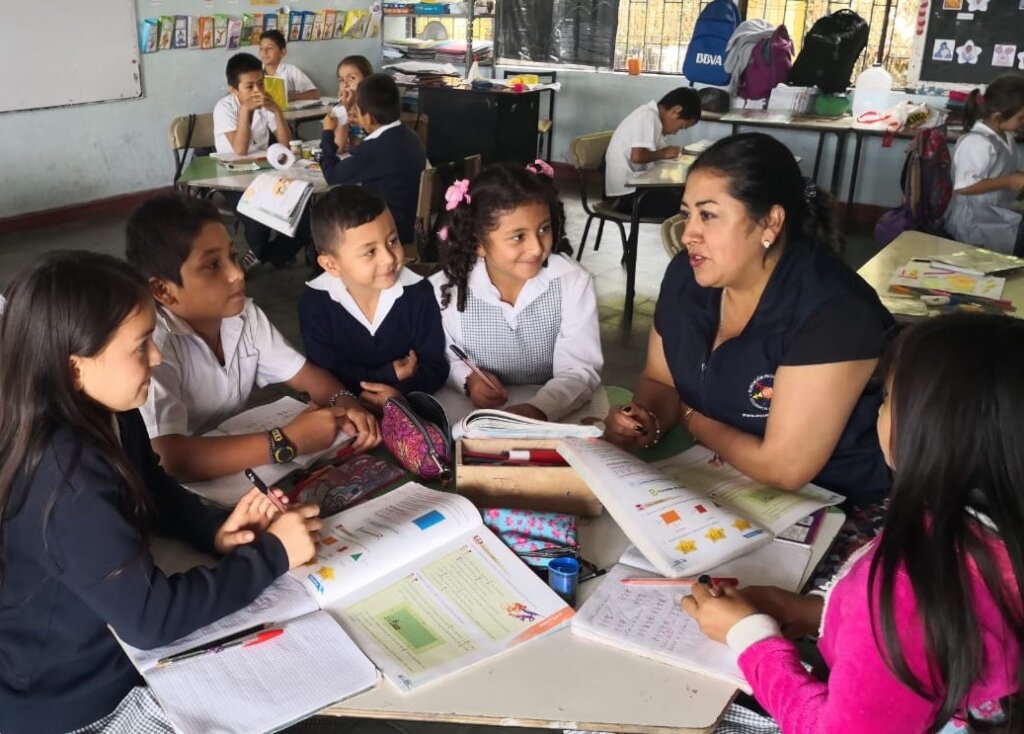 Self-learning guides for Colombian rural schools