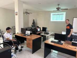 Apprentices doing UI training