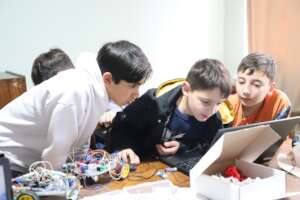 Robotics training based on 3D printing and Arduino