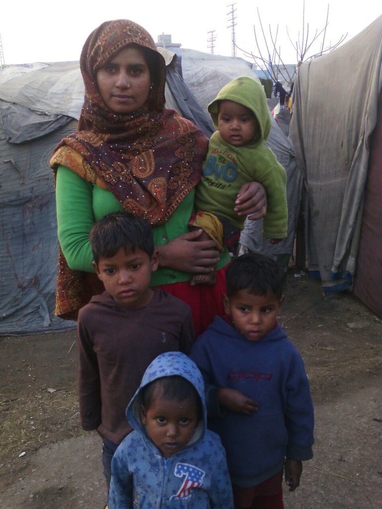 Warm Clothes and food to 100 homeless in Pakistan